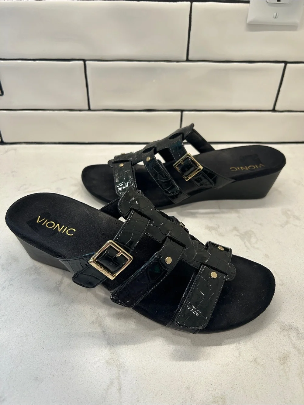 Vionic‎ Park Radia Sandals Women's Size 10 Black Croc Wedge Comfort